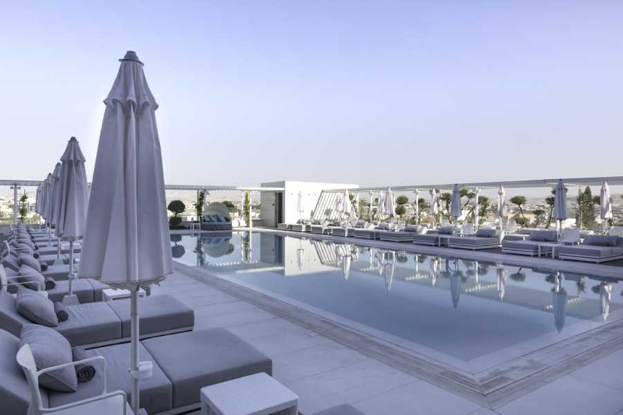 Raddison Blu outdoor pool & Bar